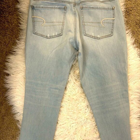 American Eagle Cropped Jegging Jeans! Distressed hem - Picture 2 of 5